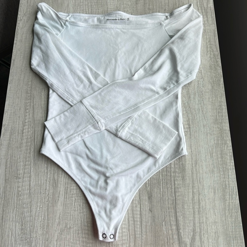 Abercrombie XS White Off The Shoulder Long Sleeve Bodysuit